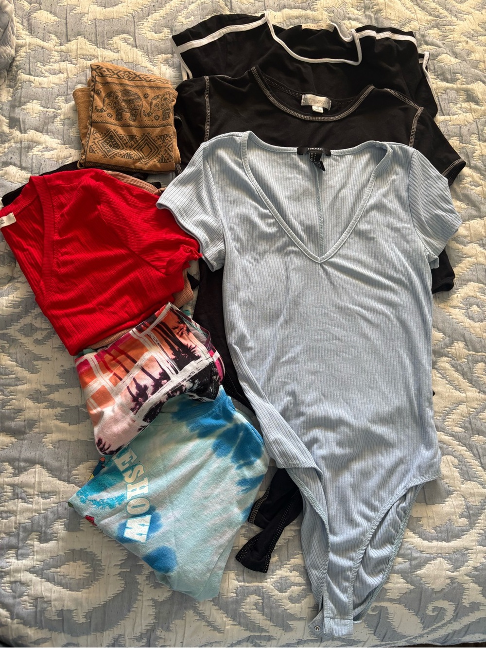 Woman’s/juniors Size M bundle of tops excellent condition